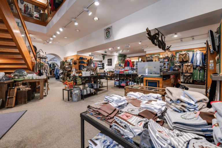 Moderne Fashion Kaufhaus Arzberger in Mariazell